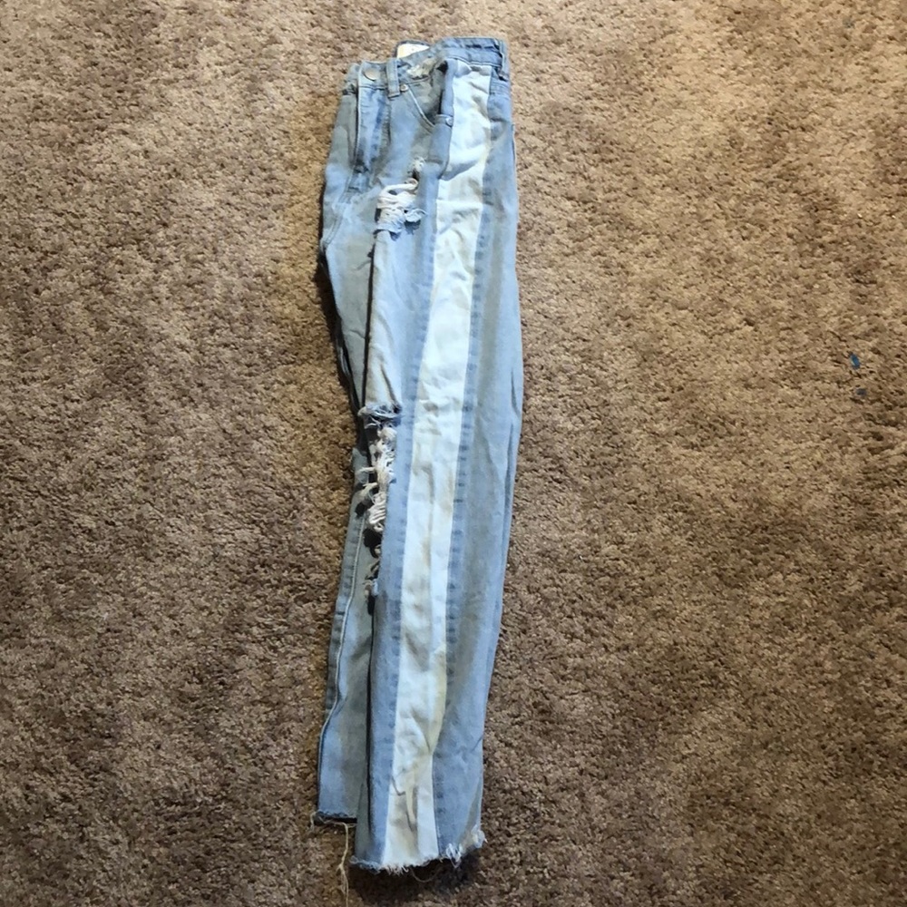 High Rise Ripped Jeans!! - Picture 5 of 5